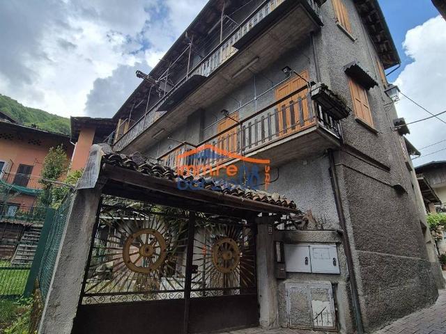 Casa indipendente in vendita a Primaluna LC