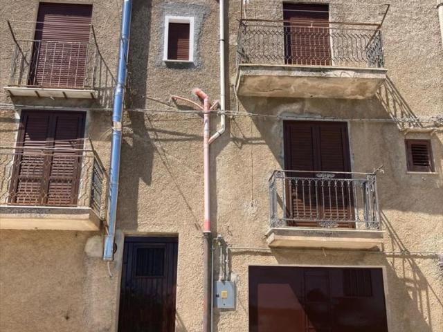 Casa indipendente in vendita a Prizzi via Catania 7