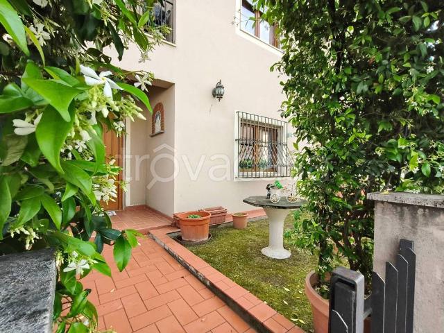 Casa indipendente in vendita a Quarrata via Statale