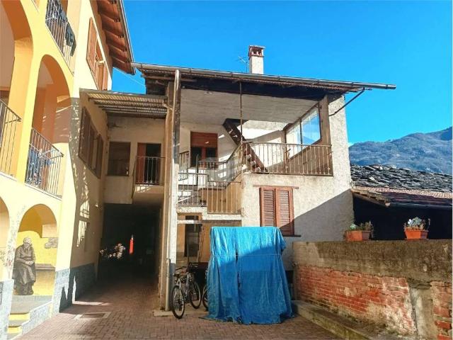 Casa indipendente in vendita a Quincinetto TO