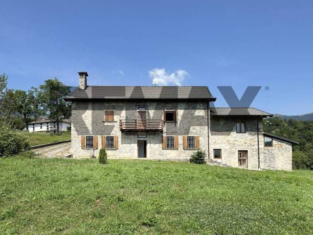 Casa indipendente in vendita a Rota d'Imagna via Pagliaro, 4