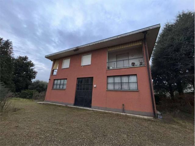 Casa indipendente in vendita a Rovellasca CO