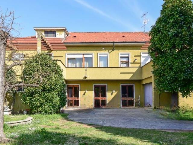 Casa indipendente in vendita a Rovello Porro CO