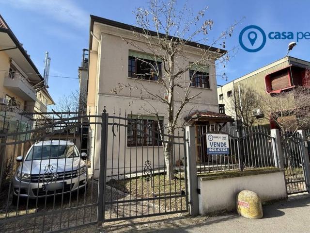 Casa indipendente in vendita a Rovigo RO