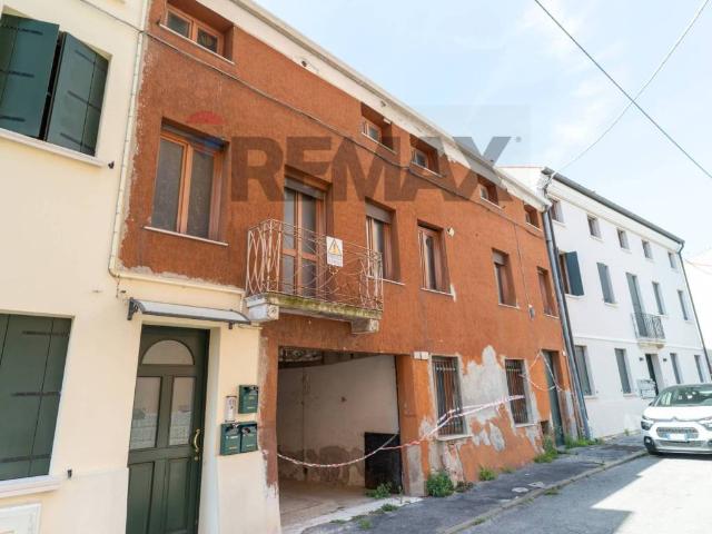 Casa indipendente in vendita a Rovigo RO