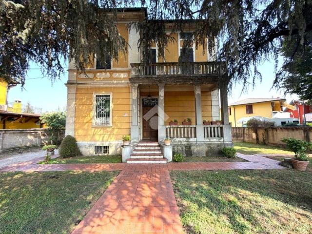 Casa indipendente in vendita a Robecco d'Oglio CR