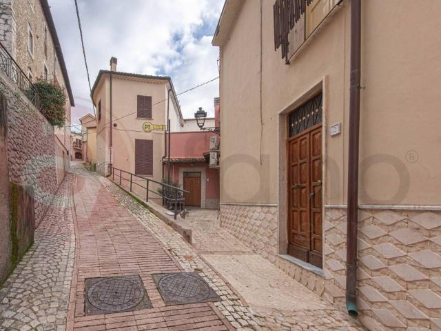Casa indipendente in vendita a Rocca d'Arce FR