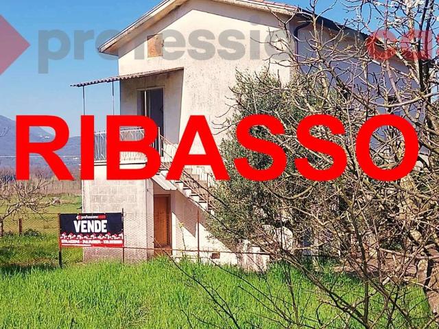 Casa indipendente in vendita a Rocca d'Evandro CE