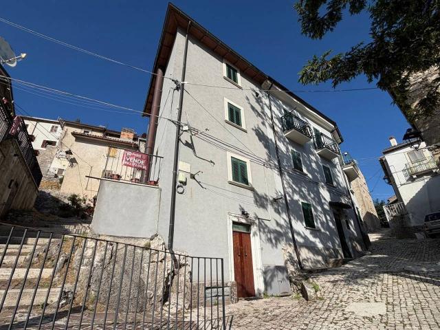 Casa indipendente in vendita a Rocca Di Mezzo