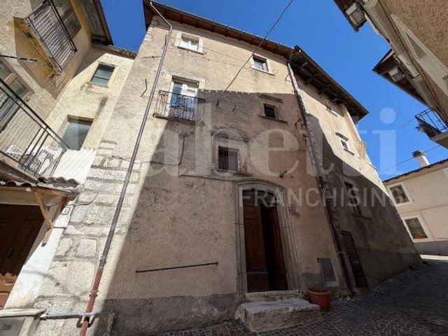 Casa indipendente in vendita a Rocca di Mezzo AQ