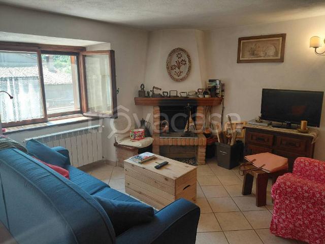 Casa indipendente in vendita a Rocca di Mezzo via del Rione