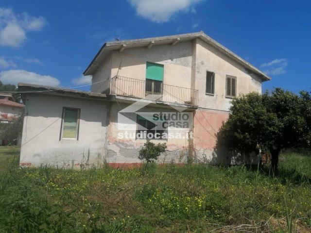 Casa indipendente in vendita a Rocca di Neto KR