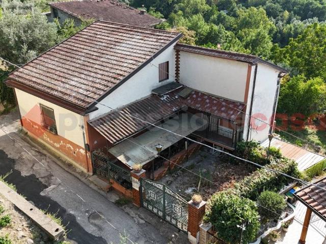 Casa indipendente in vendita a Roccabascerana AV