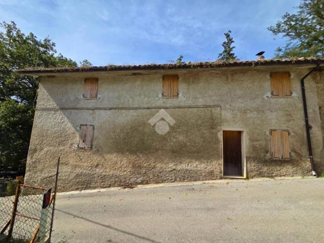 Casa indipendente in vendita a Roccafluvione AP