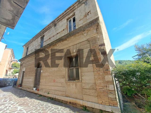 Casa indipendente in vendita a Roccascalegna