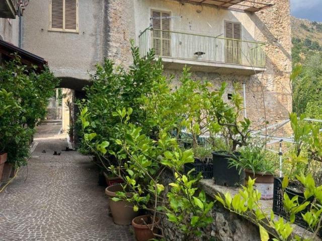 Casa indipendente in vendita a Roccasecca FR