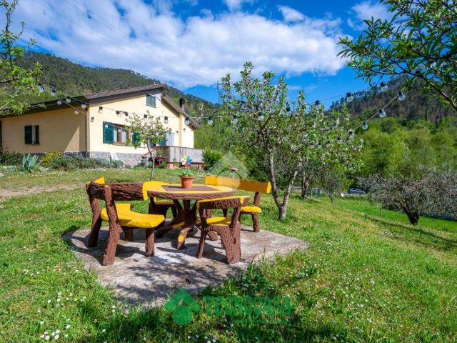 Casa indipendente in vendita a Rocchetta di Vara SP