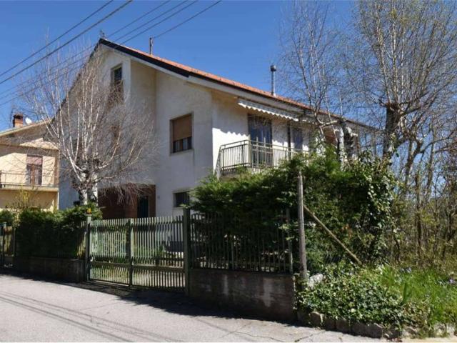 Casa indipendente in vendita a Rodello CN