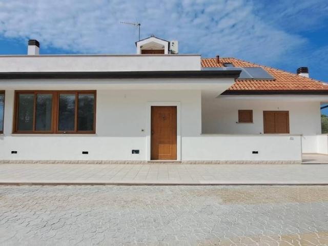 Casa indipendente in vendita a Rodi Garganico FG