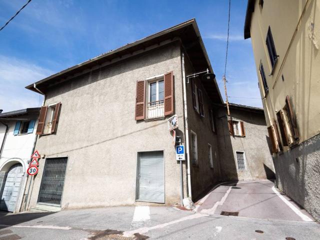 Casa indipendente in vendita a Rogeno LC