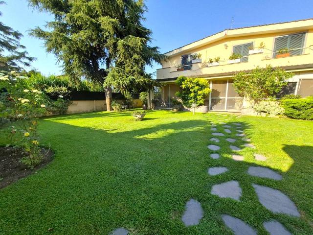Casa indipendente in vendita a Roma