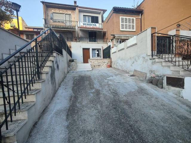 Casa indipendente in vendita a Roma