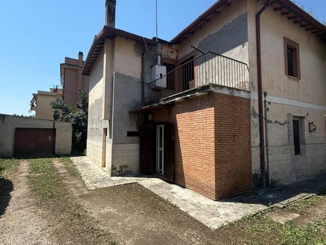 Casa indipendente in vendita a Roma