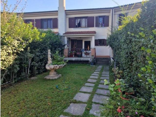 Casa indipendente in vendita a Roma
