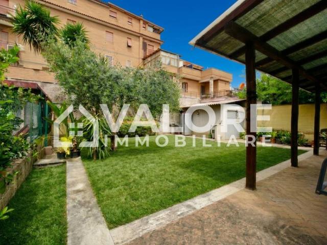 Casa indipendente in vendita a Roma via Luigi Carrer, 28, Porta di Roma