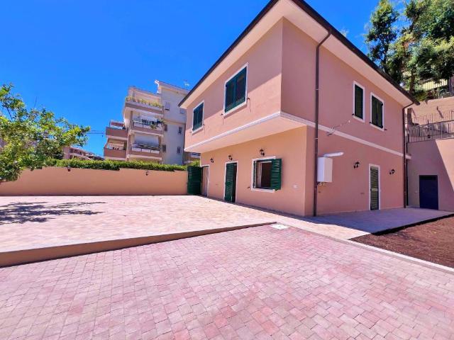 Casa indipendente in vendita a Roma RM