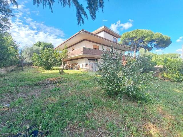 Casa indipendente in vendita a Roma RM