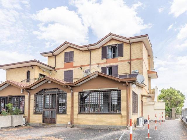 Casa indipendente in vendita a Roma RM