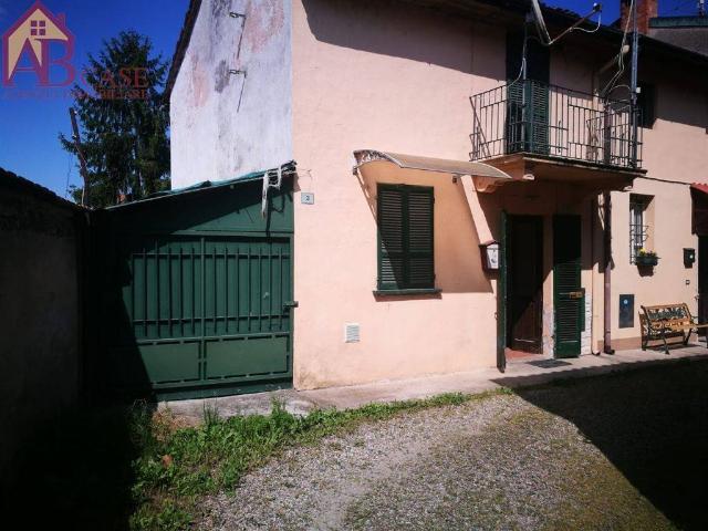 Casa indipendente in vendita a Rosasco via castello