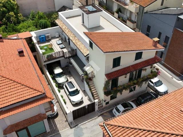 Casa indipendente in vendita a Roseto degli Abruzzi TE
