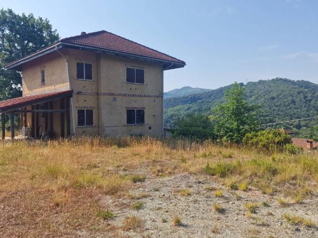 Casa indipendente in vendita a Rossiglione GE