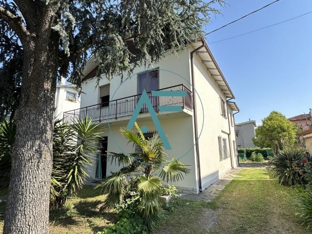 CASA INDIPENDENTE in VENDITA a RAVENNA MEZZANO di 7 vani