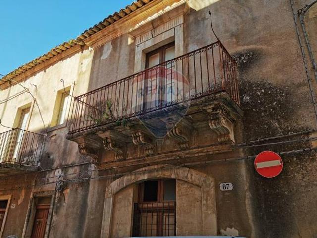 Casa Indipendente in vendita a Ragusa, Centro