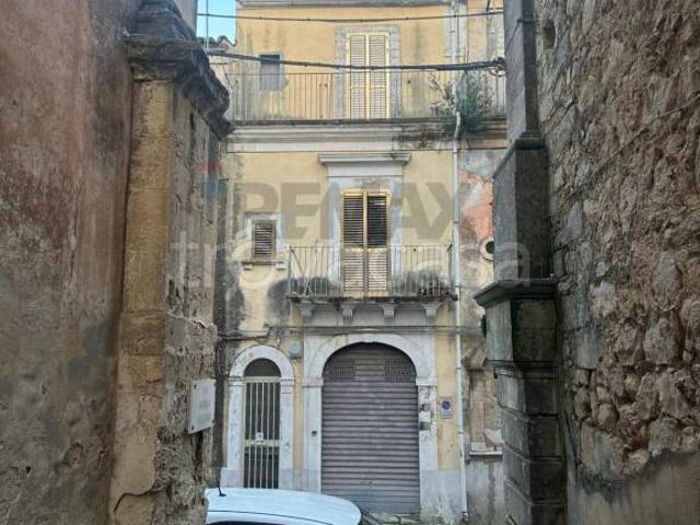 Casa indipendente in vendita a Ragusa, Centro città