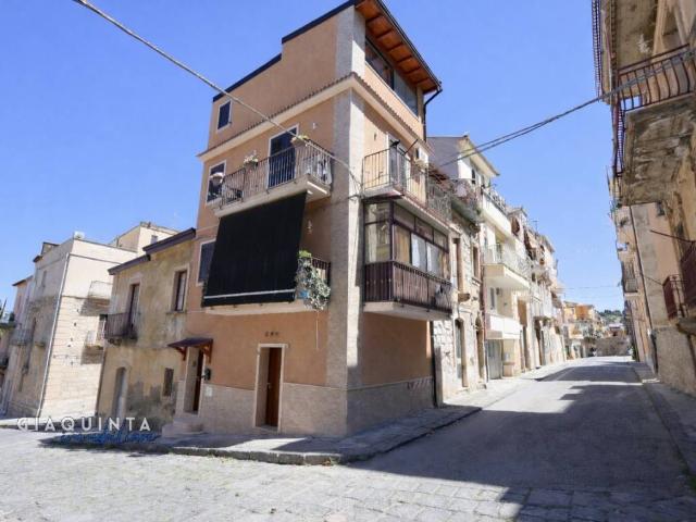 Casa indipendente in vendita a Ramacca CT