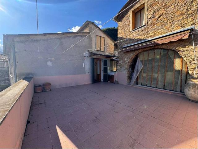 Casa indipendente in vendita a Rezzo IM