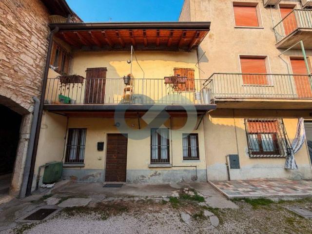 Casa indipendente in vendita a Rezzato via Pesarola