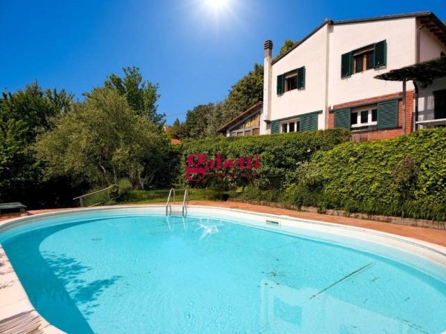 Casa indipendente in vendita a Reggello FI