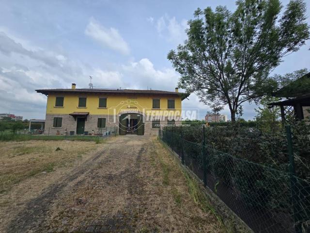 Casa indipendente in vendita a Reggio nell'Emilia via Fratelli Bandiera, Orologio