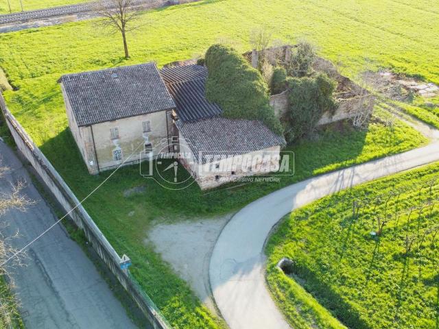 Casa indipendente in vendita a Reggio Emilia