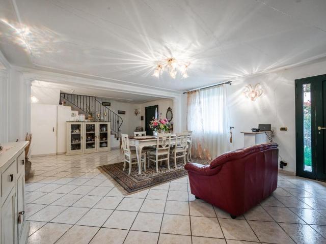 Casa indipendente in vendita a Reggio Emilia