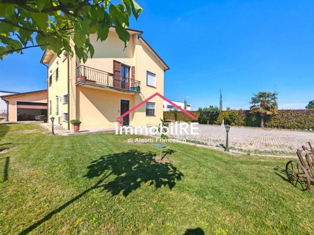 Casa indipendente in vendita a Reggio Emilia
