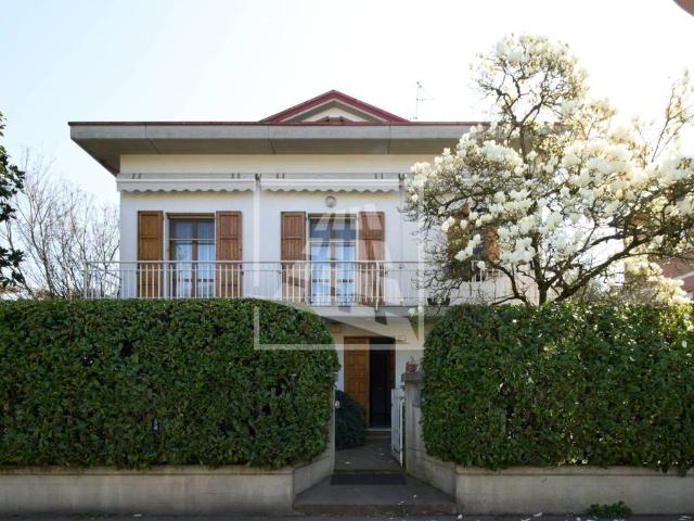 Casa indipendente in vendita a Reggio Emilia RE