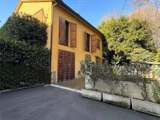 Casa indipendente in vendita a Reggio Emilia RE