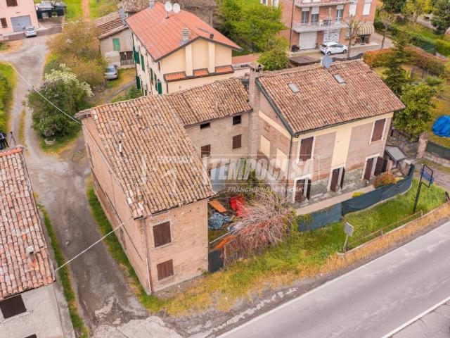 Casa indipendente in vendita a Reggio Emilia RE