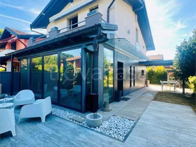 Casa indipendente in vendita a Reno, Leggiuno
